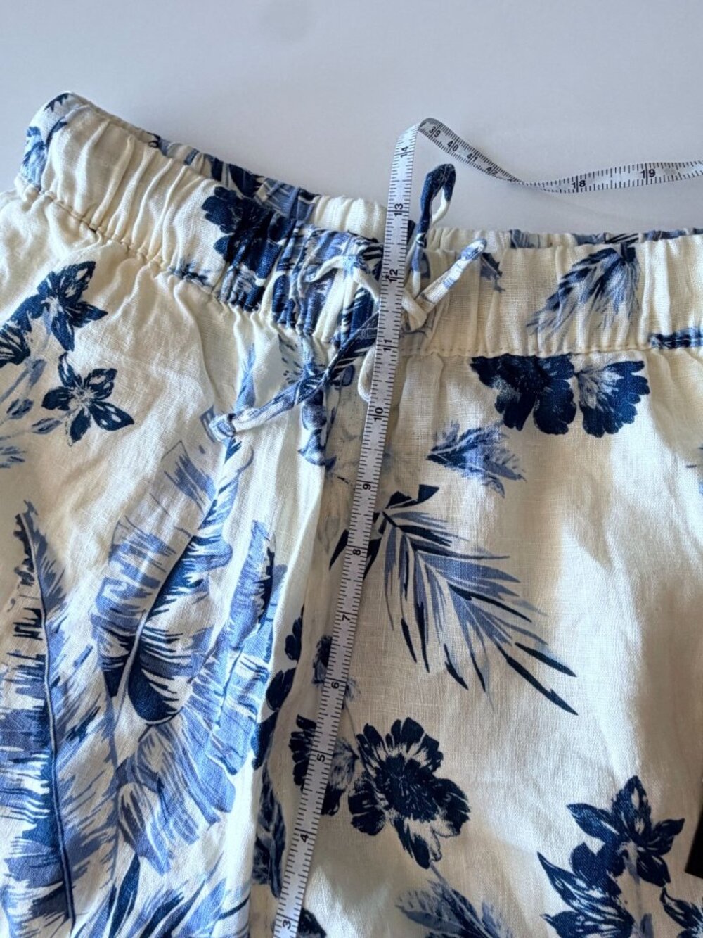 Saks Fifth Avenue NWT 100% Linen Floral Palm Print Pull On Shorts Sz S - Picture 9 of 9